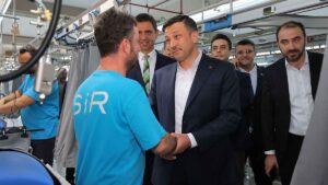 Hamza Dağ, seçim çalışmaları kapsamında bugün Gaziemir’deki bazı giyim fabrikalarını