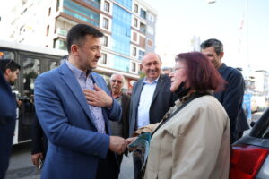 Hamza Dağ, seçim çalışmalarını bugün Konak, Bayraklı ve Karabağlar’da sürdürdü.