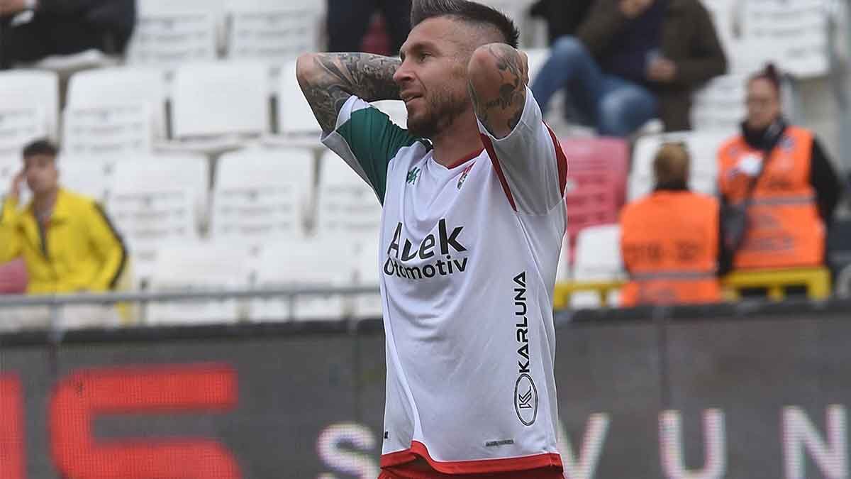 Adem Büyük’ün adının ara transfer dönemi sonrası Futbol Federasyonu’na bildirilen