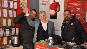 Fahrettin Altay Mahallesi’nde esnaflarla kucaklaşan Başkan Adayı Tunç, esnafın dile