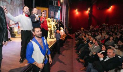 Sahne Tozu Tiyatrosu, Gırgıriye’yi “Sosyal Market”e destek için oynadı