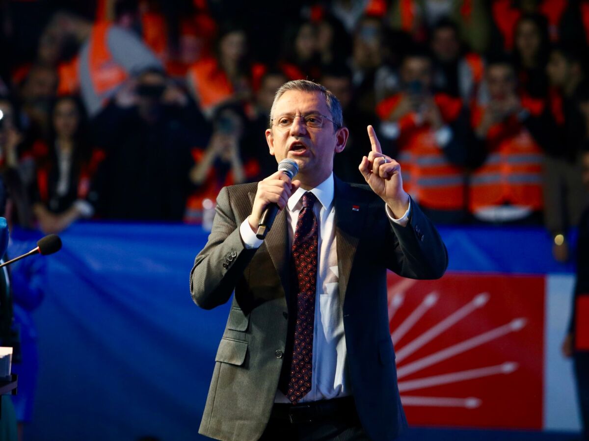 Yerel seçim maratonu devam ediyor. Aday tanıtım toplantısı için İzmir’e giden