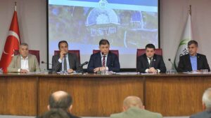 Torbalı Ticaret Odası Başkanı Abdulvahap Olgun, Torbalı Belediye Başkanı Mithat