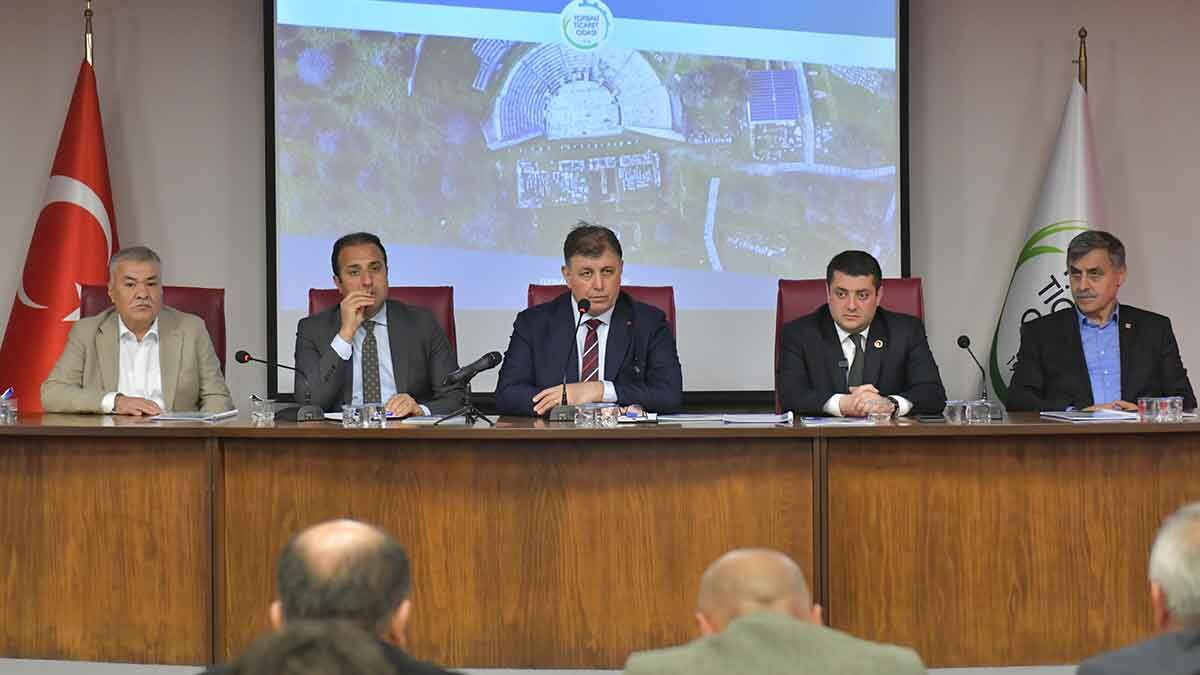 Torbalı Ticaret Odası Başkanı Abdulvahap Olgun, Torbalı Belediye Başkanı Mithat