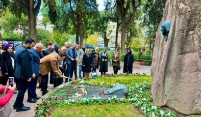 AK Parti Karşıyaka Adayı Çiftçioğlu sahada: İlk durağı Zübeyda Ana mezarına