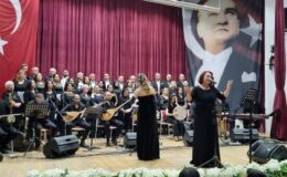 Bornova’da halk müziği konseri: Müzikseverlerden tam not aldı