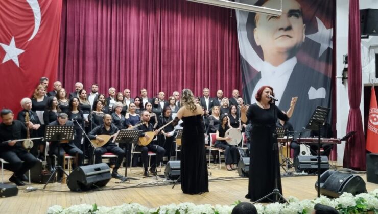 Bornova’da halk müziği konseri: Müzikseverlerden tam not aldı