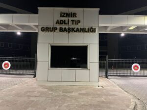 İZMİR’in Konak ilçesinde Mesut Karataş (39), borç- alacak nedeniyle sokakta tartıştığı Ramazan