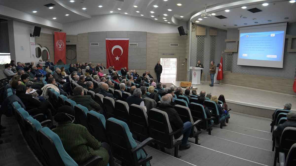 Bornova Belediyesi’nin tarımsal kalkınmayı desteklemek amacıyla her yıl düzenlediği arıcılık
