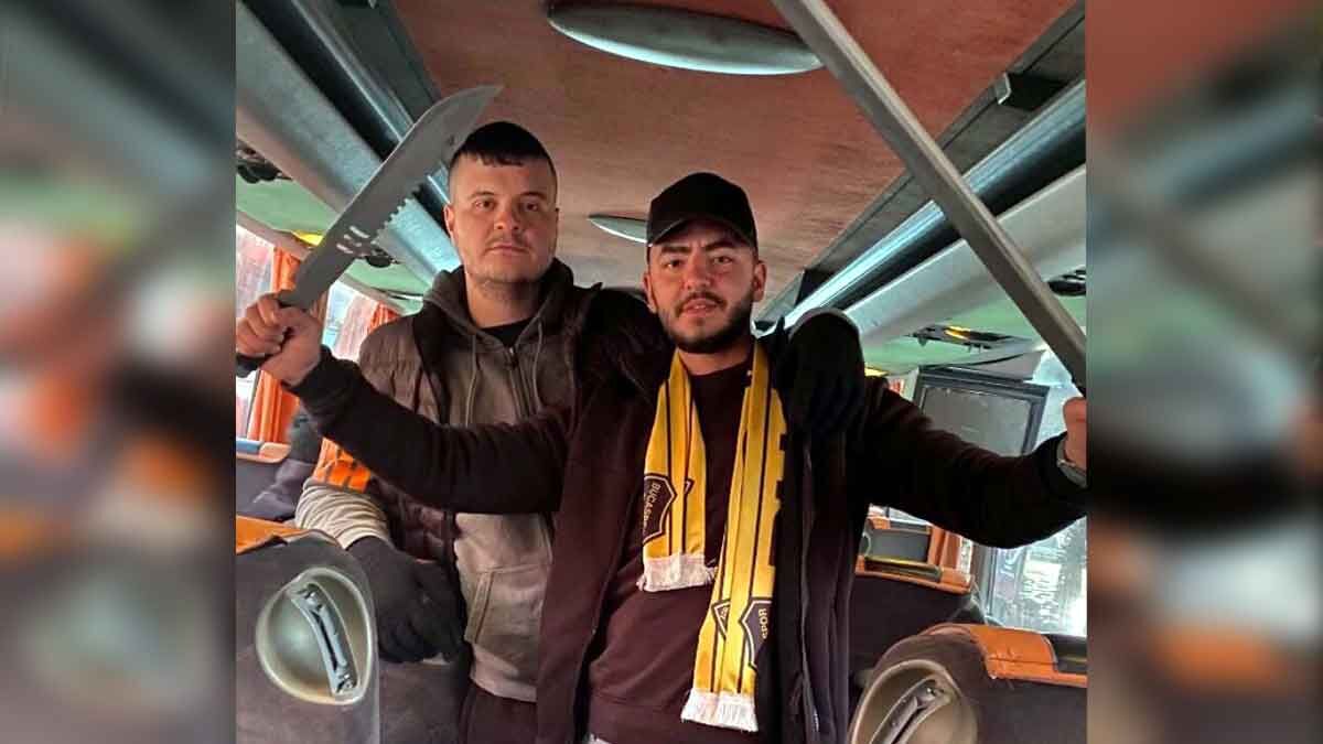 Sosyal medyada şok görüntü! Holiganlar pala ve döner bıçaklarıyla poz verdi TFF 2’nci Lig Beyaz Grup’ta hedefini zirve olarak belirleyen Bucaspor