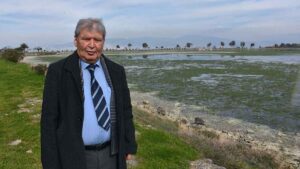 İzmir’de İnciraltı kıyılarındaki yüzlerce kuş türüne ev sahipliği yapan Çakalburnu