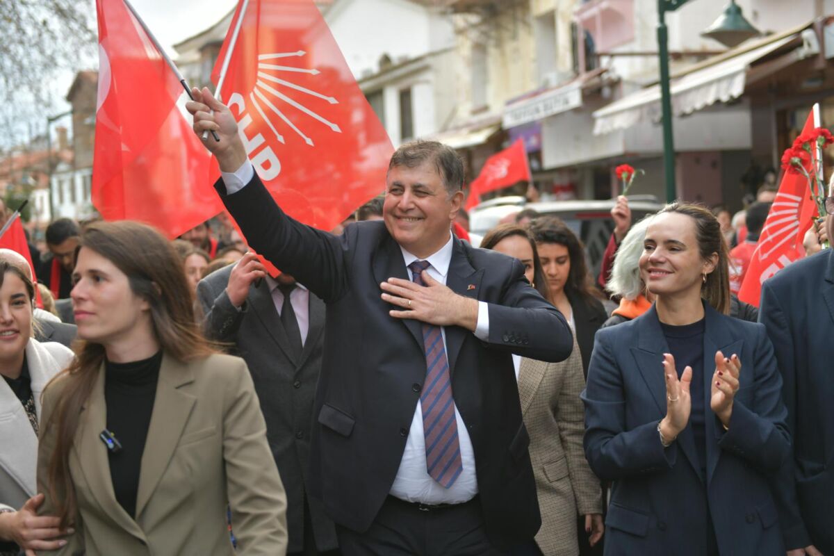 CHP’nin İzmir Büyükşehir Belediye Başkan Adayı Cemil Tugay, Çeşme’de düzenlenen