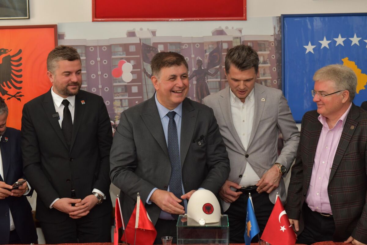 AK Parti İzmir Büyükşehir Belediye Başkan Adayı Hamza Dağ’ın seçim