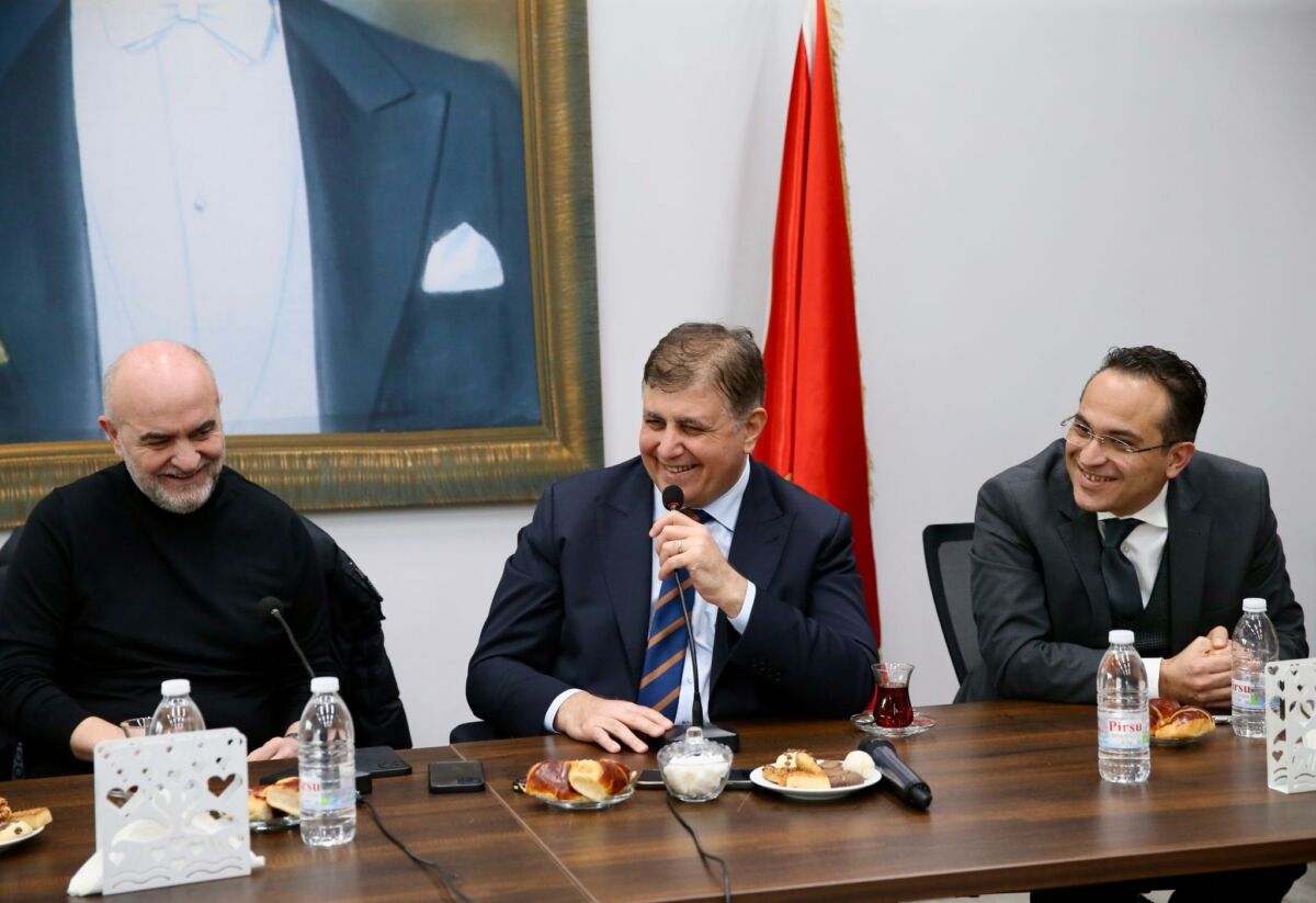 CHP İzmir Büyükşehir Belediye Başkan Adayı Dr. Cemil Tugay, Moda