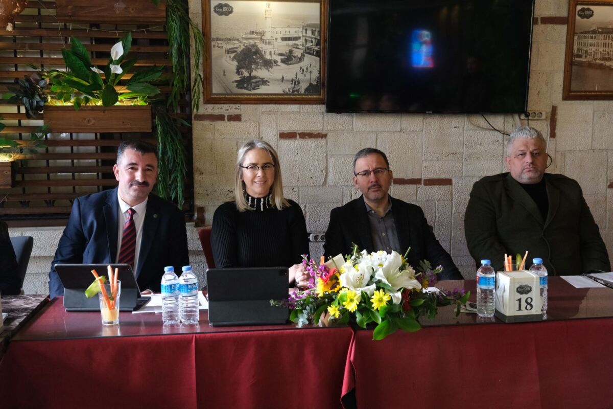DEMOKRAT GÜNDEM-ERDEM ASLAN-AK Parti Konak Belediye Başkan Adayı Ceyda Bölünmez