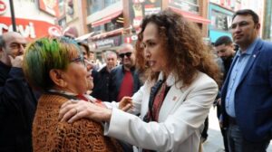 CHP Karşıyaka Belediye Başkan Adayı Yıldız İşçimenler Ünsal’ın Karşıyaka Çarşı