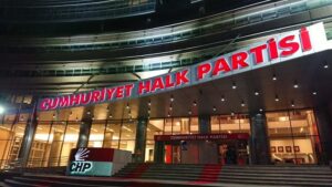 CHP Genel Başkanı Özgür Özel, partisinin kritik bölgelerdeki belediye başkanı