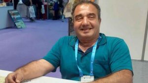DEMOKRAT GÜNDEM-İzmir’de engelli olmasına karşın beş üniversite bitiren ve iki