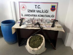 İzmir’in Menderes ilçesinde 11,5 kilo esrar ele geçirildi, 2 şüpheli gözaltına