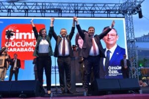 CHP Genel Başkanı Özgür Özel, İzmir’in Karabağlar ilçesindeki Uğur Mumcu