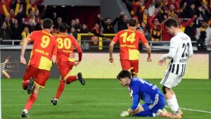 1’inci Lig’de direkt Süper Lig’e yükselme mücadelesi veren Göztepe ile