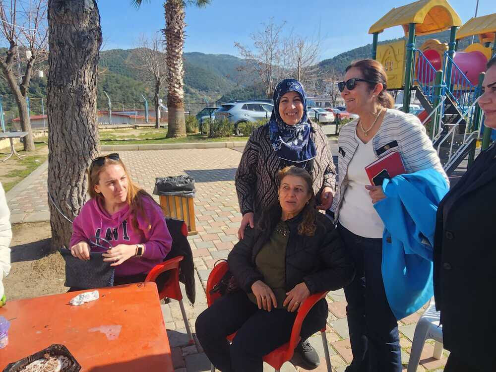 AK Parti Güzelbahçe Belediye Başkan adayı Gümüş Saime Bucaklıoğlu çalışmalarına