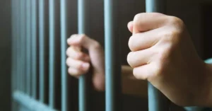 İzmir’de boşanma aşamasındaki eşi Recibe Koluman’ı (39), 4 yaşındaki kızının