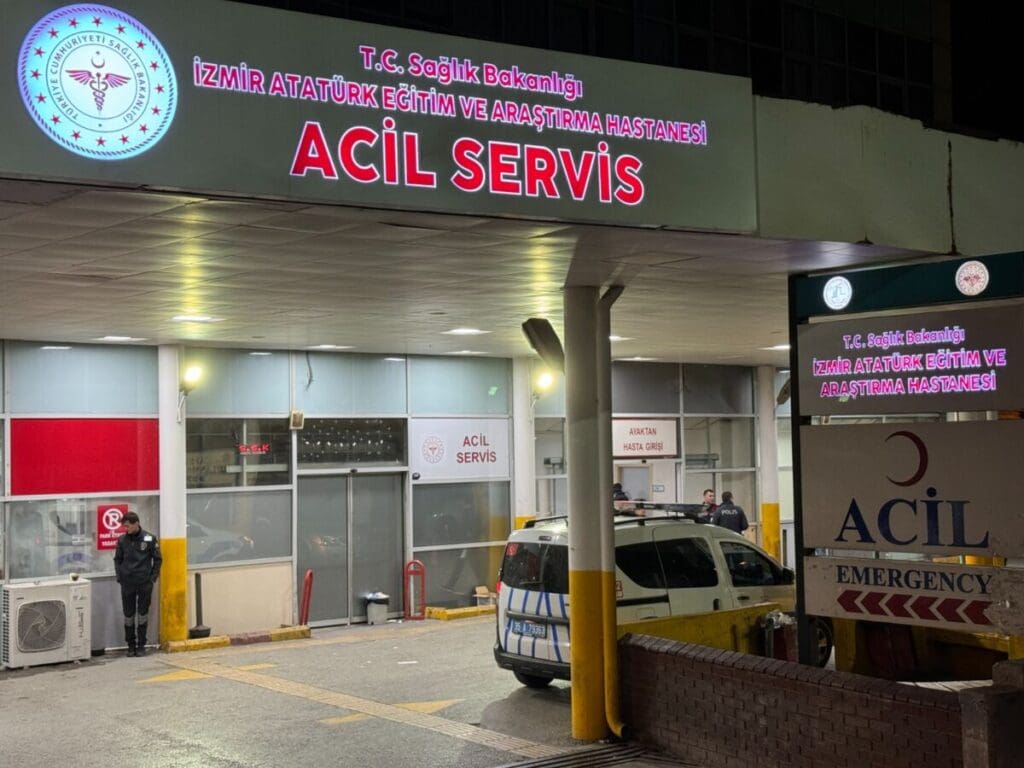 İzmir'de feci kaza: Otomobilin çarptığı yaya kurtarılamadı