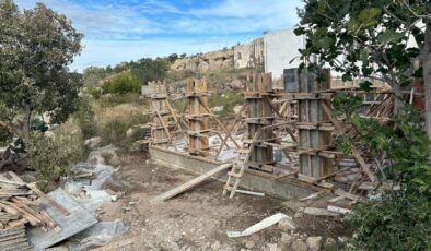 Çeşme’de hazine arazisine kaçak inşaat yapan 6 kişiye gözaltı