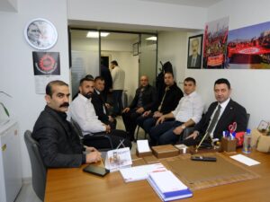 CHP’nin Bayraklı Belediye Başkan Adayı İrfan Önal, DİSK’iziyaret etti. Buluşmada
