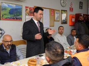 CHP Bayraklı Belediye Başkan Adayı İrfan Önal, günün ilk buluşmasında
