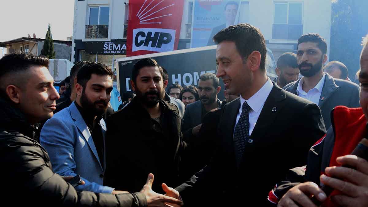 Cumhuriyet Halk Partisi (CHP) Bayraklı Belediye Başkan adayı İrfan Önal,