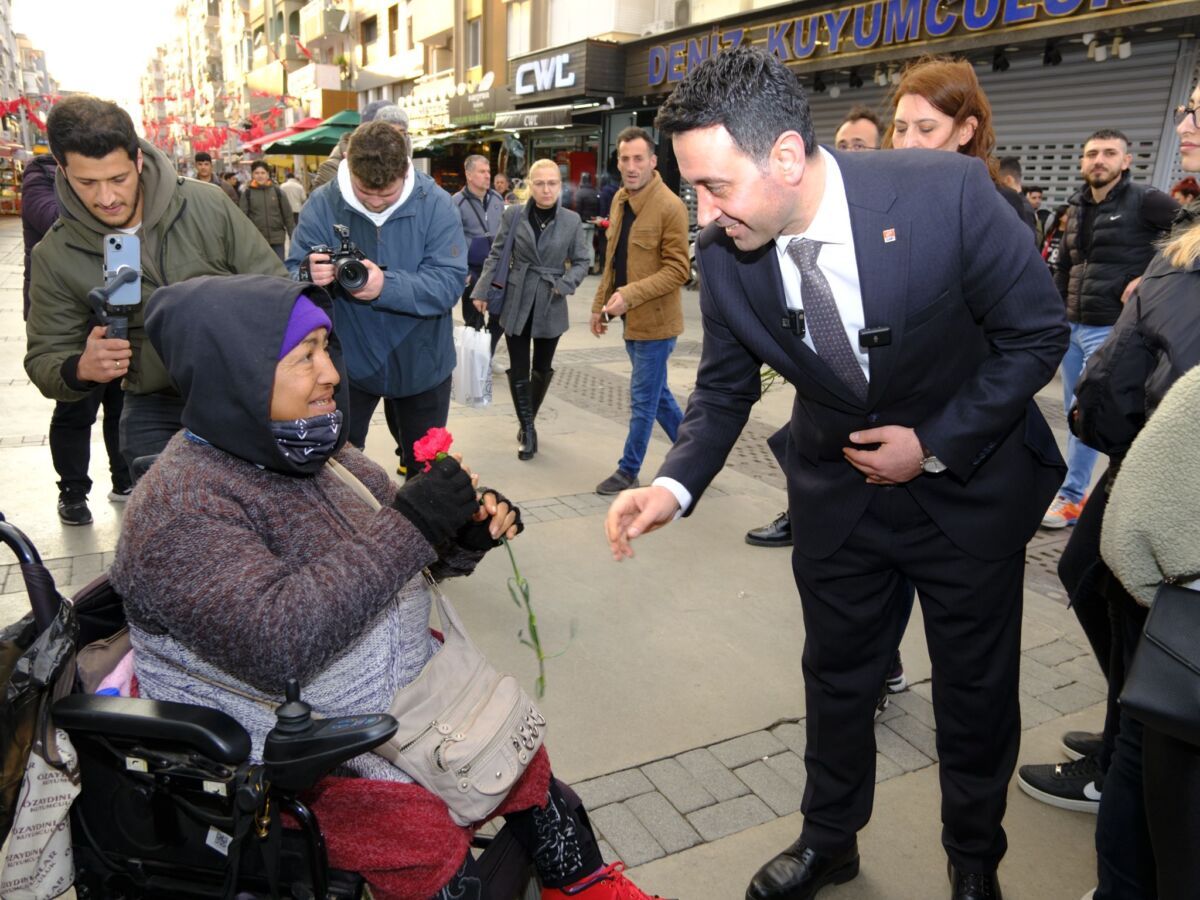 CHP Bayraklı Belediye Başkan adayı İrfan Önal, 14 Şubat Sevgililer