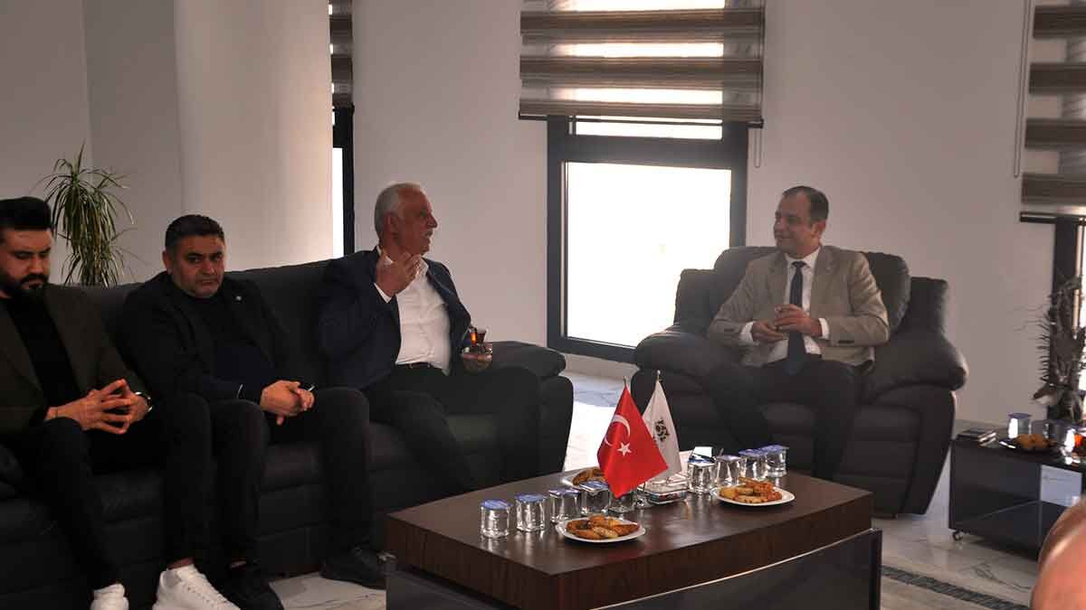 İYİ Parti Karabağlar Belediye Başkan Adayı Gökhan Uzun ve İYİ