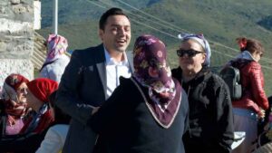 Cumhur İttifakı Karaburun Belediye Başkan adayı Eyüp Kaykaç, saha çalışmalarında