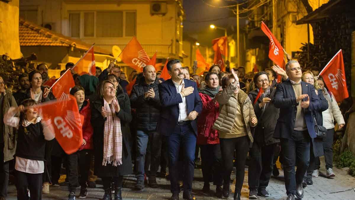 Dikili ilçe merkezi Yaşam Sokağı’nda bulunan Seçim Koordinasyon Merkezi’nde buluşup
