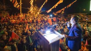 Dikili Nazım Hikmet Parkı’ndan uzun bir konvoy eşliğinde Yaylayurt’a giden
