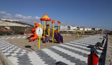 Menderes’te parklar yenileniyor: 6 park yenilenmiş olarak açıldı