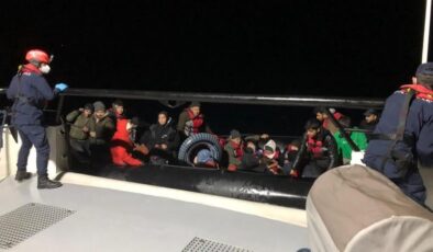 Muğla açıklarında lastik botta 31 düzensiz göçmen yakalandı