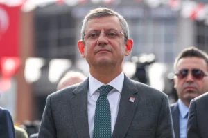 Ankara’da gazetecilerin sorularını yanıtlayan CHP Genel Başkanı Özgür Özel, parti