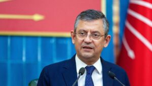 Cumhuriyet’ten Sarp Sağkal’ın haberine göre, CHP lideri Özgür Özel, partisinin genel merkezinde bir