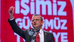 CHP Genel Başkanı Özgür Özel, Balıkesir aday tanıtım toplantısında bir