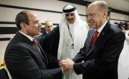 Cumhurbaşkanı Erdoğan Mısır’da: Sisi havalimanında karşıladı