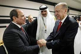 Cumhurbaşkanı Erdoğan Mısır’da: Sisi havalimanında karşıladı