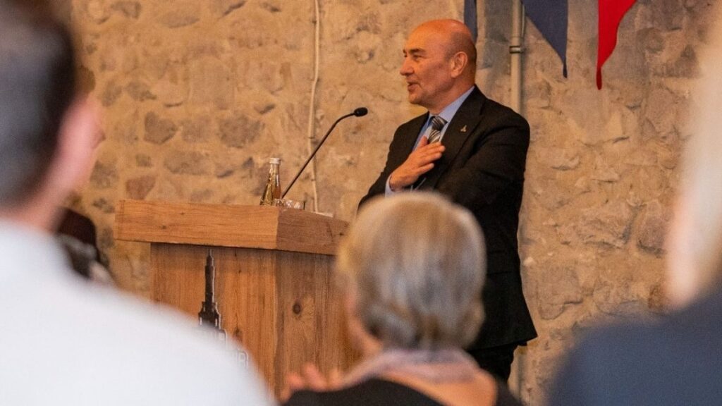 Başkan Soyer muhtarlarla: “Bilin ki İzmir’de bin 293 kardeşiniz var”