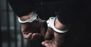 İzmir’in Aliağa ilçesinde 41 ayrı suçtan aranan ve hakkında kesinleşmiş
