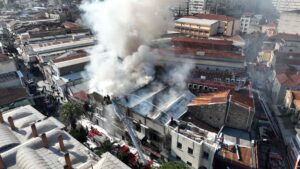 İzmir Büyükşehir Belediyesi İtfaiye Dairesi Başkanlığı ekipleri, Tarihi Kemeraltı Çarşısı’nda