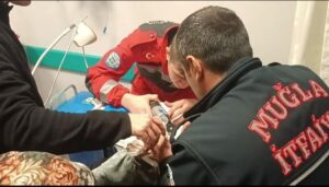 Muğla’da elinde şişmeye neden olan Sedanur A.’nın (13) parmağında sıkışan