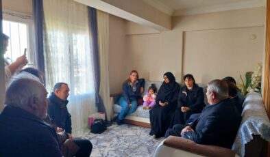 DEVA Partili Kaya Karabağlar’da depremzede ailelerle buluştu