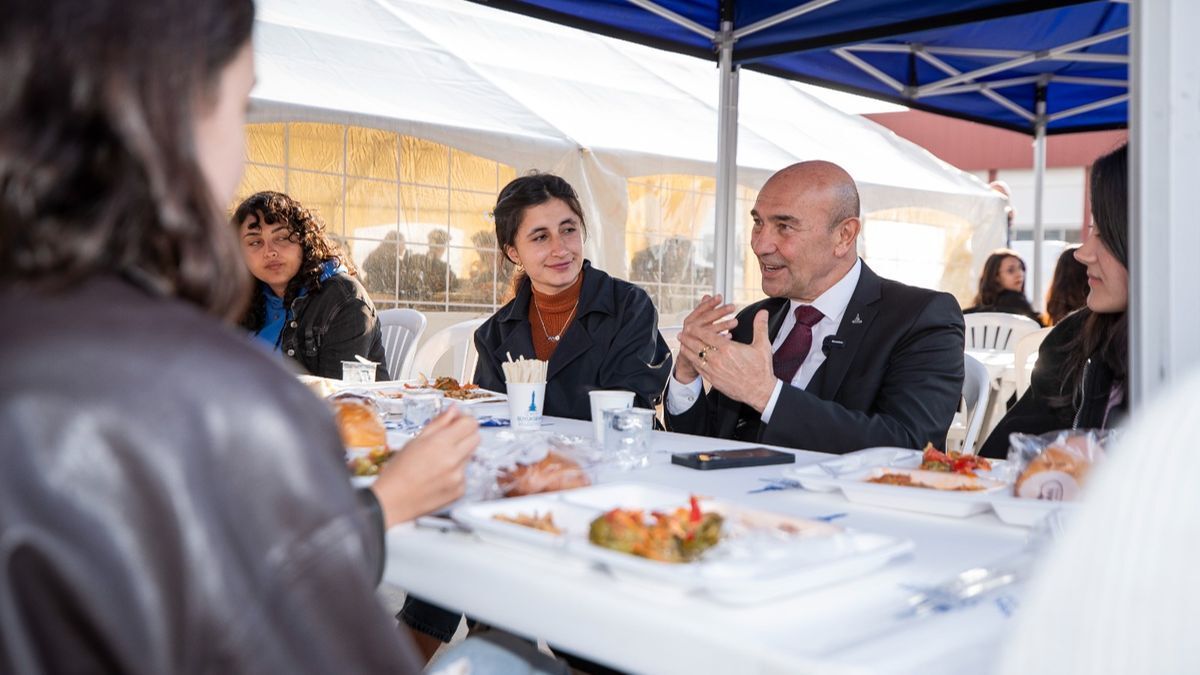 İzmir Büyükşehir Belediye Başkanı Tunç Soyer, İzmir Kâtip Çelebi Üniversitesi’nde